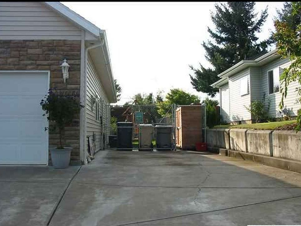 2nd image of 1443 SW 14th St