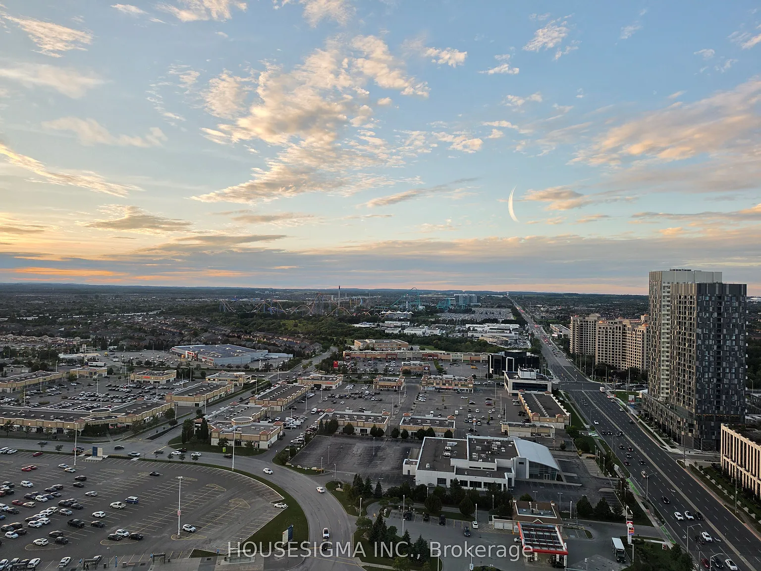 Charisma Condo West Tower — Photo 4