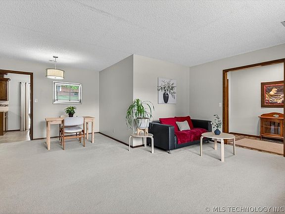 5th image of 601 Castle Rd