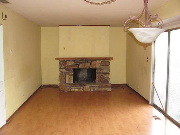 4th image of 278 Mulford Ct
