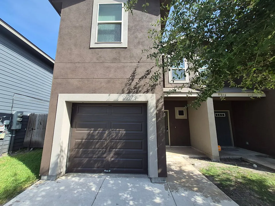 7026 Lakeview Dr #101