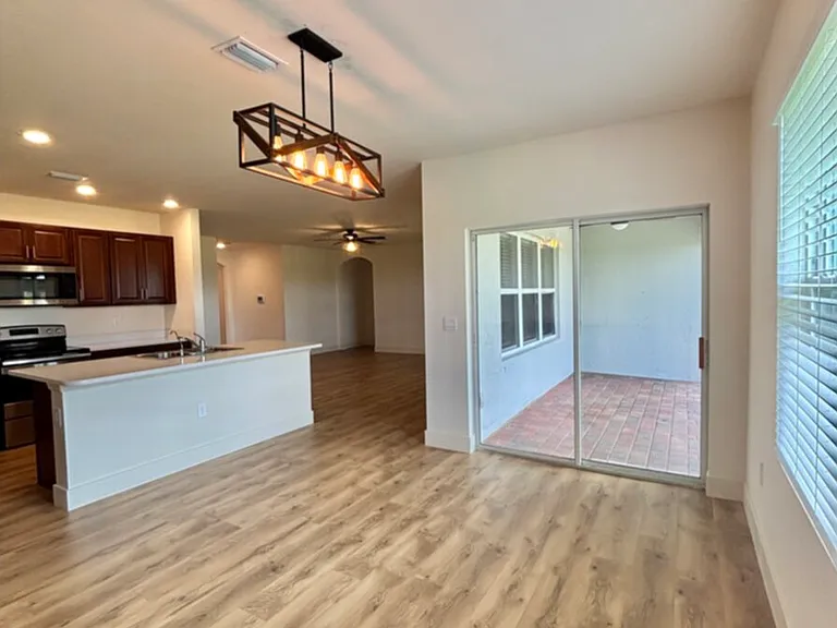 2509 NW 27th Pl — Photo 10