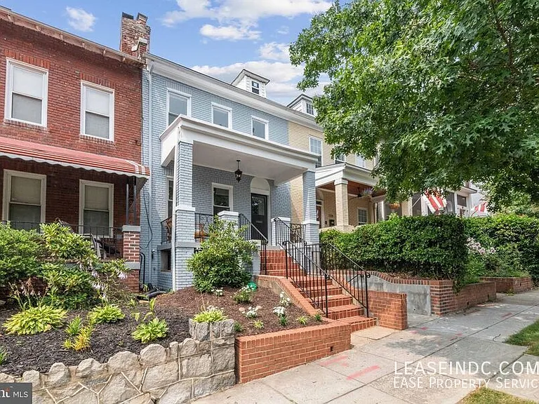 121 Webster St NW — Photo 2