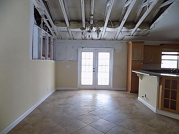 3rd image of 1032 SW Fisherman Ave
