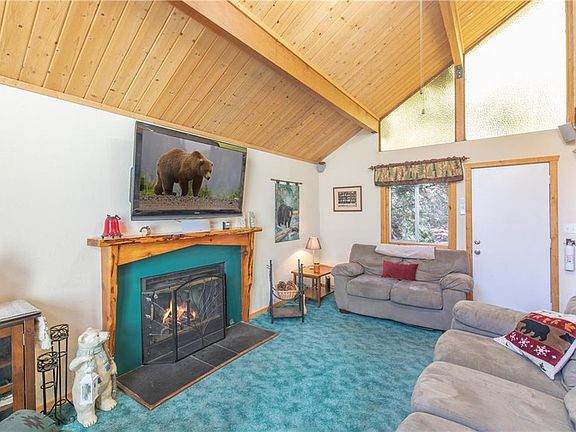 4th image of 43802 Yosemite Dr