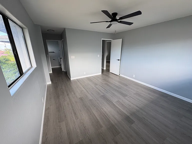 1446 Gregory St — Photo 4