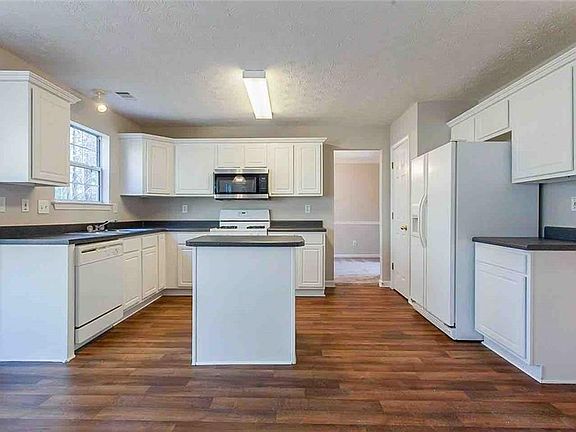 2nd image of 5613 Winchester Pl