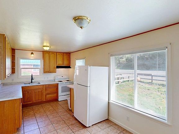 4th image of 33620 Ophir Rd