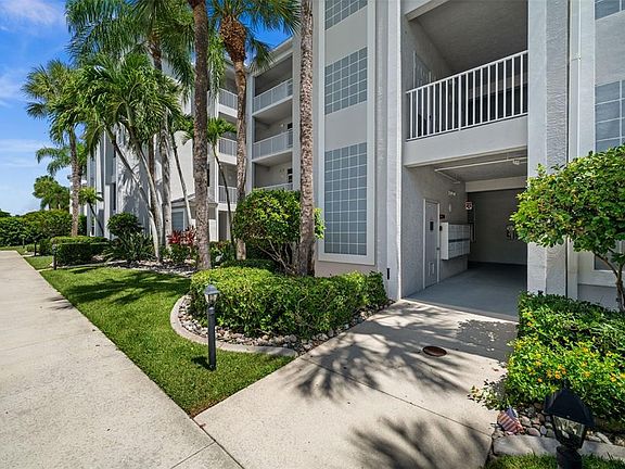 3rd image of 10460 WASHINGTONIA PALM WAY #1342