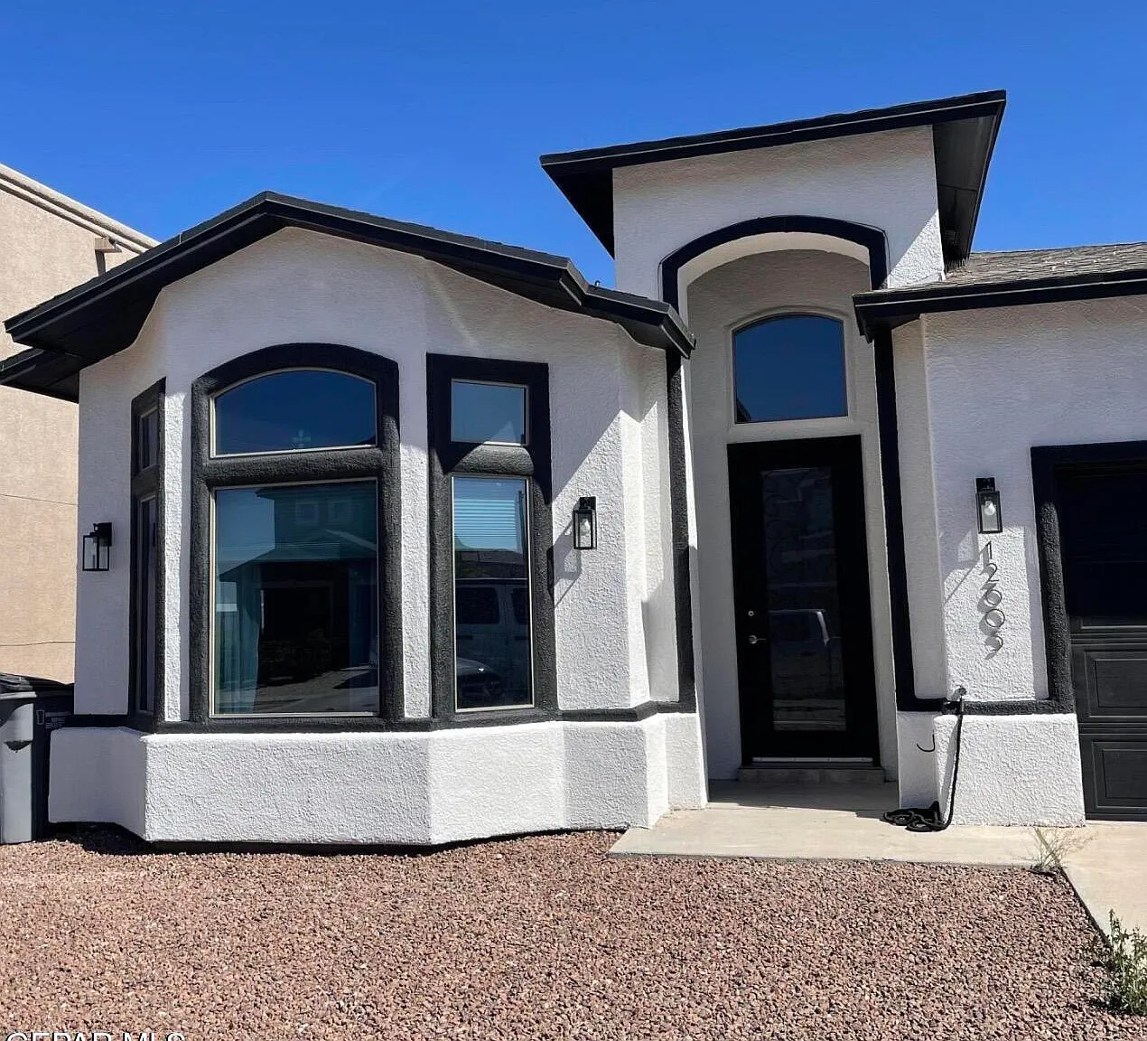 3 bed, 2.0 bath, 2031 sqft, $1,999 — Photo 1
