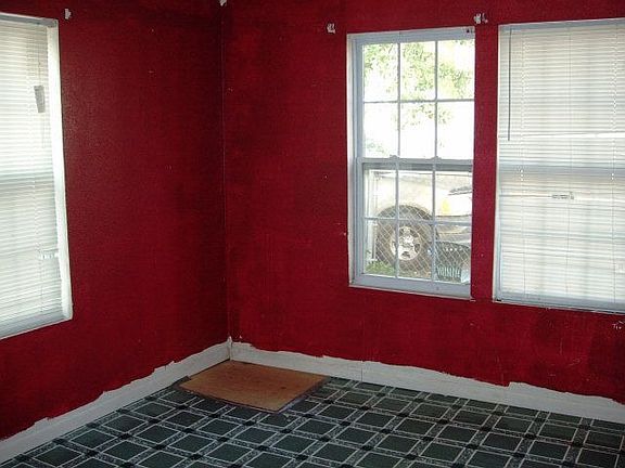 5th image of 415 Montrose St