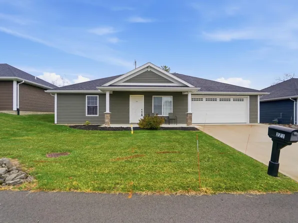 221 Falcon St #16, Bellefontaine, OH 43311