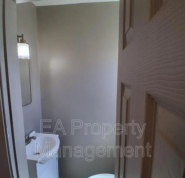 8910 Fairbanks Rd NE — Photo 8
