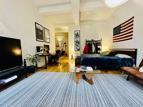 4th image of 31 E 31st St APT 9G