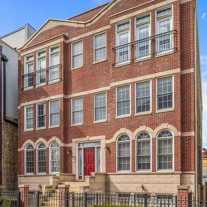 1st image of 3044 N Oakley Ave APT 2N