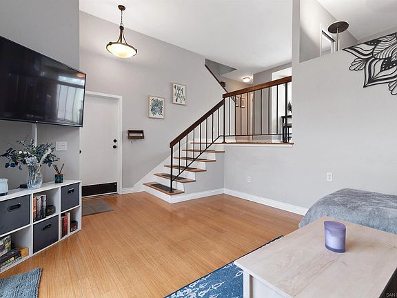 3rd image of 7791 Starling Dr