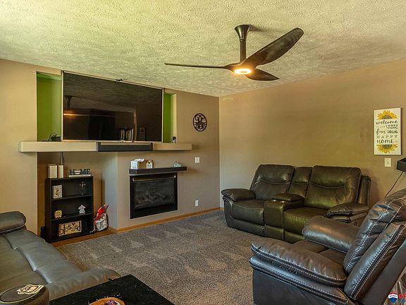 4th image of 406 Charleston Dr