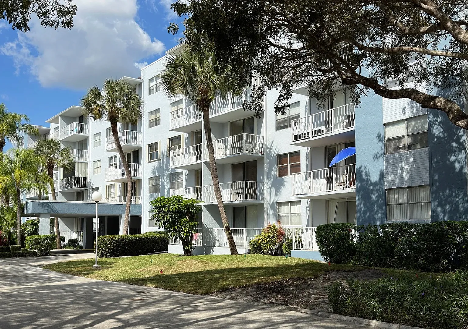 470 Executive Center Dr - 5M — Photo 1