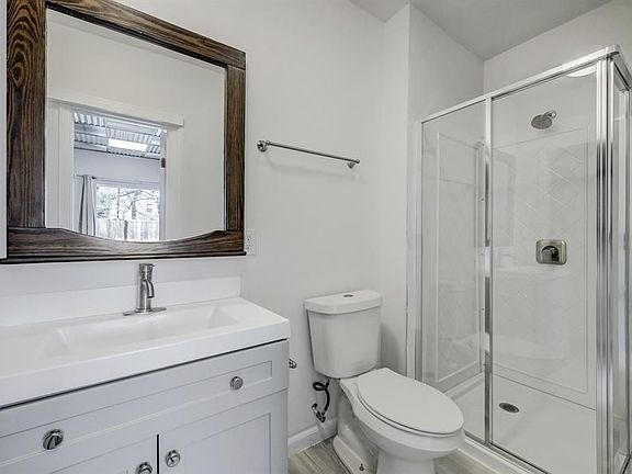 4th image of 1416 Northwood St #1/2