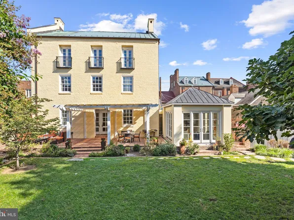 2 Swifts Aly, Alexandria, VA 22314