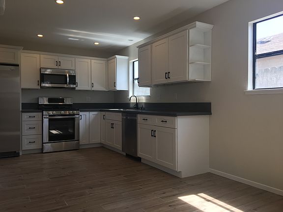 3rd image of 520 E De La Guerra St APT A