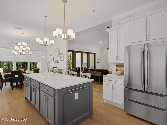 3rd image of 20 Timber Ridge Dr