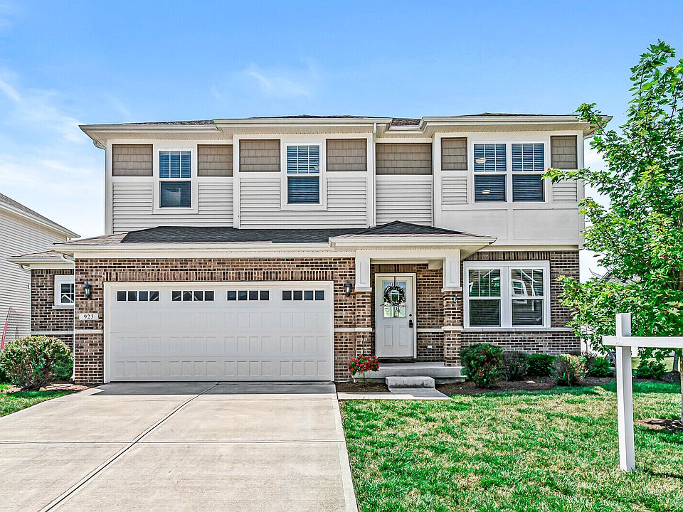 1st image of 923 Parker Ln