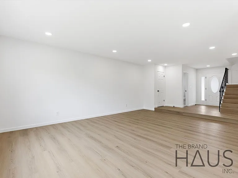 6861 Defiance Dr — Photo 5