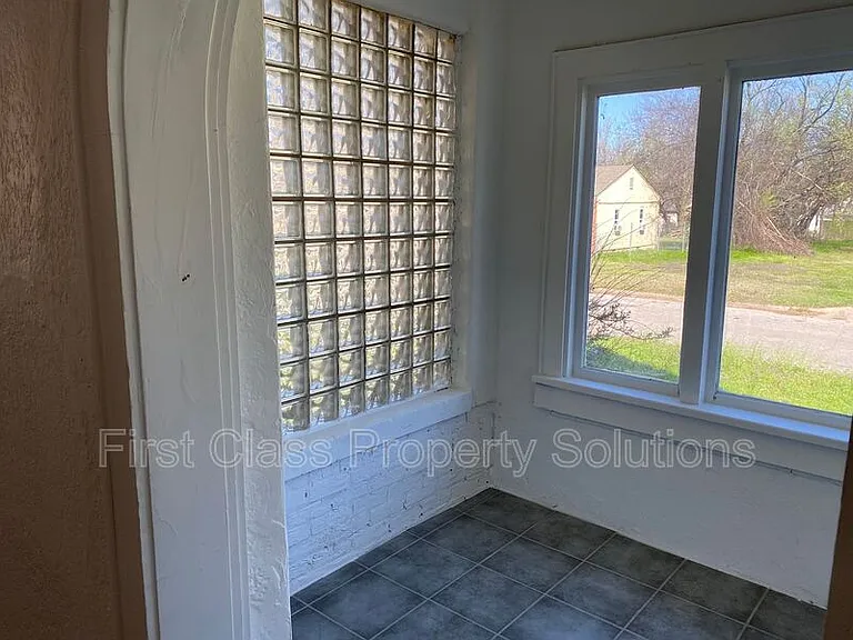 1801 N Jordan Ave — Photo 20