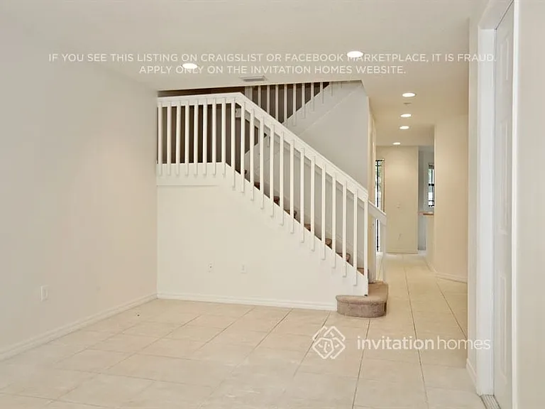 627 NE 35th Ave — Photo 2