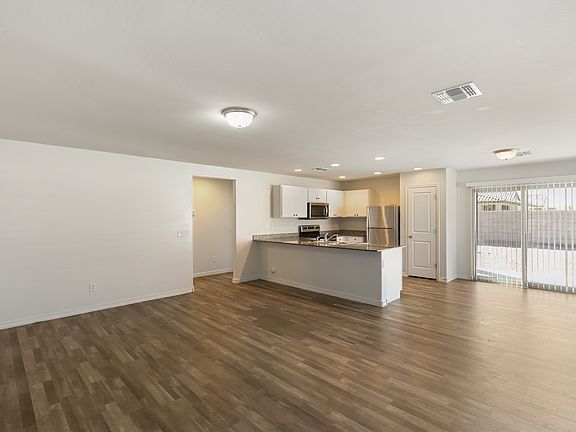 3rd image of 2057 E Julian Dr