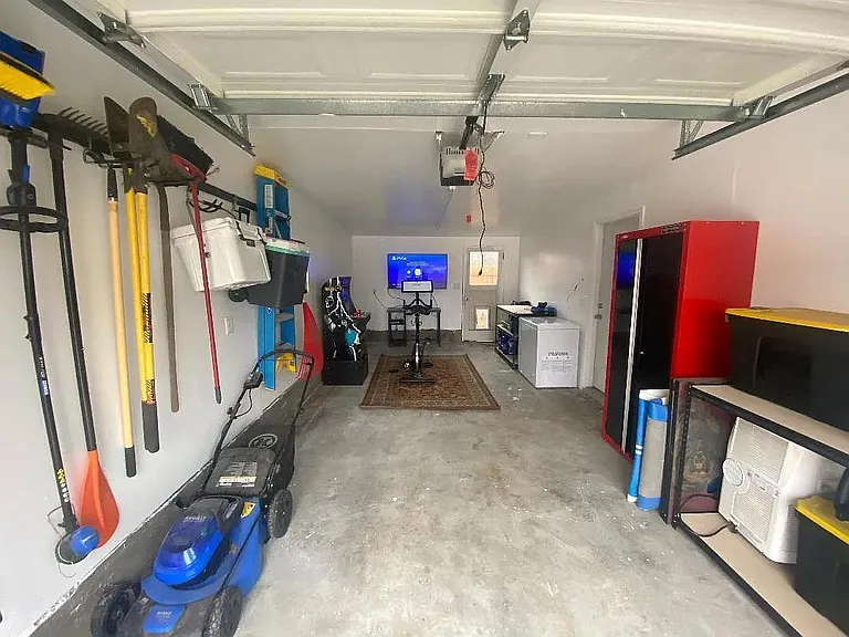220 W Beckwith St E — Photo 10