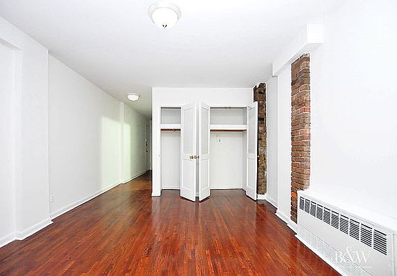 4th image of 335 W 20th St
