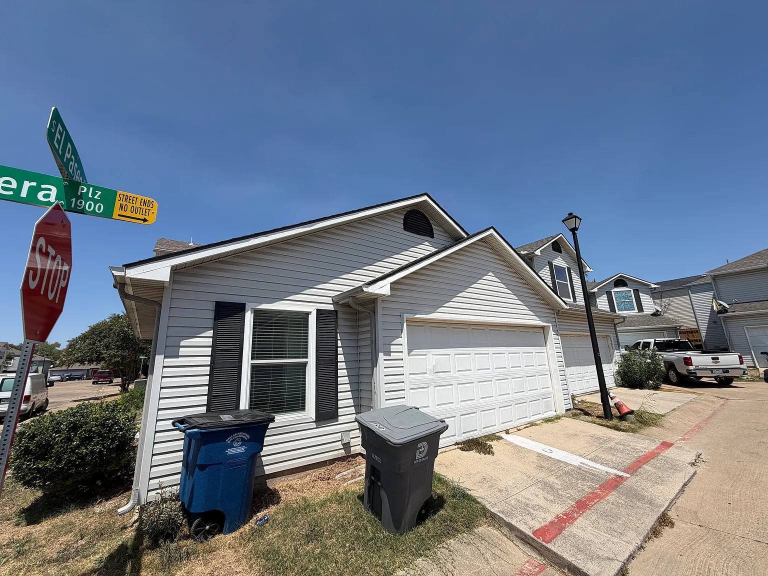 3 bed, 1203 sqft, $1,900 — Photo 2