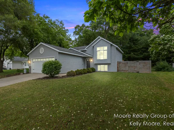 410 S Cedar St, Greenville, MI 48838