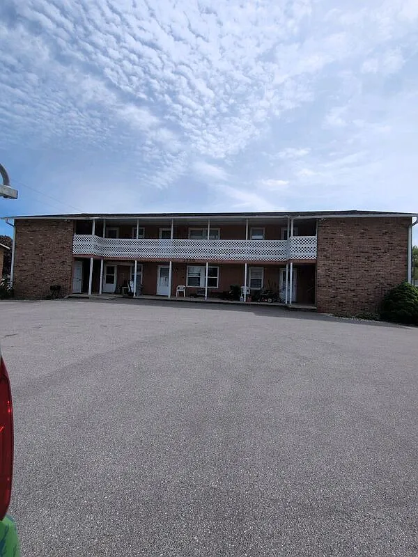 2 bed, 1.0 bath, $950 — Photo 1