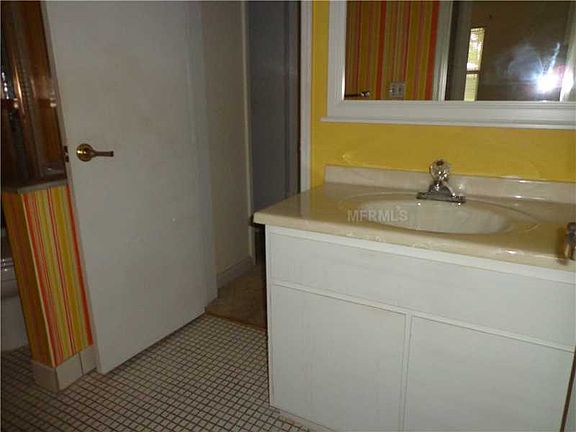 4th image of 1411 Arrowhead Cir W