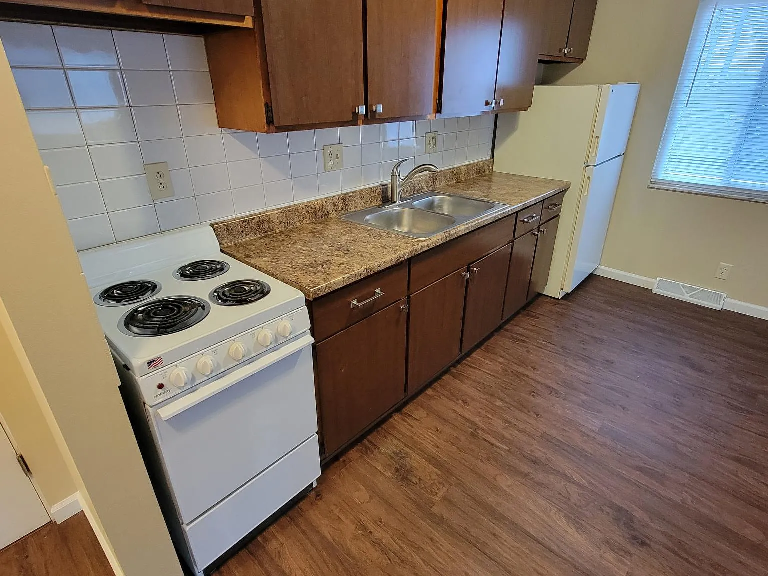 1090 Tonawanda Ave — Photo 3