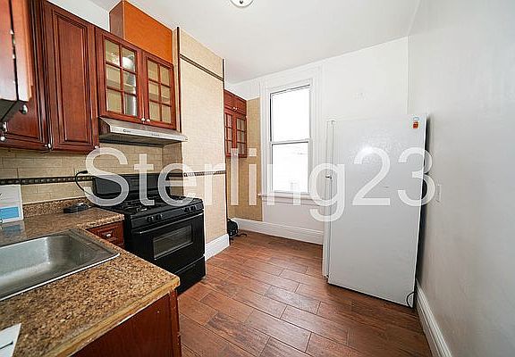 4th image of 31-52 45th St #3
