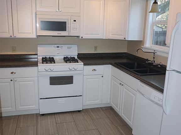 3rd image of 1725 Michigan Blvd