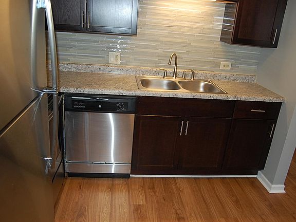 2nd image of 228 Des Plaines Ave APT 302