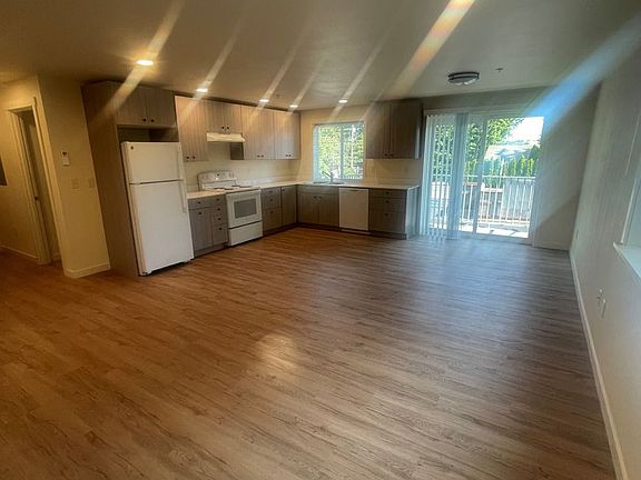 4th image of 915 Fern St SW APT 6