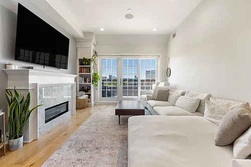 380 Bunker Hill St #210 Photo 1