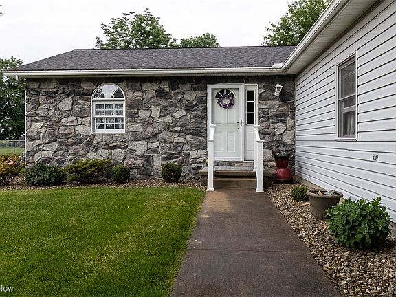 2nd image of 456 Hickory Ln