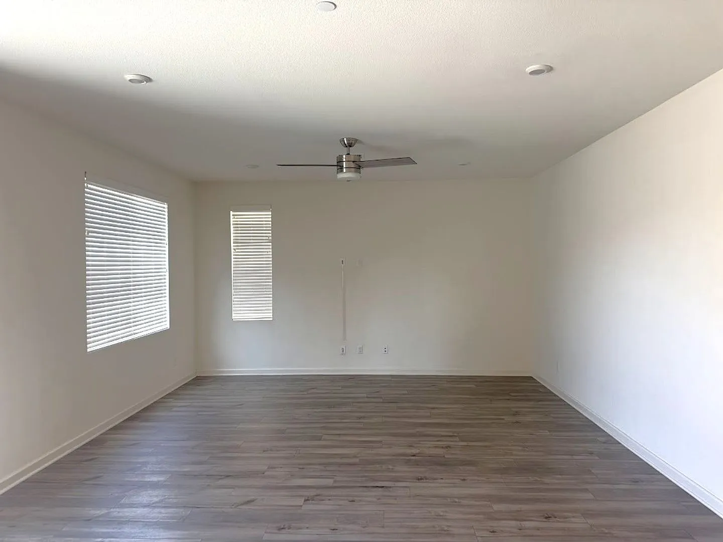 1014 W Buttercup Ln Rialto 92376 (4 Bed, 3 Bath) — Photo 4