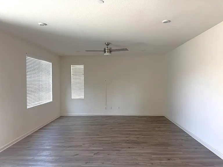 1014 W Buttercup Ln — Photo 4