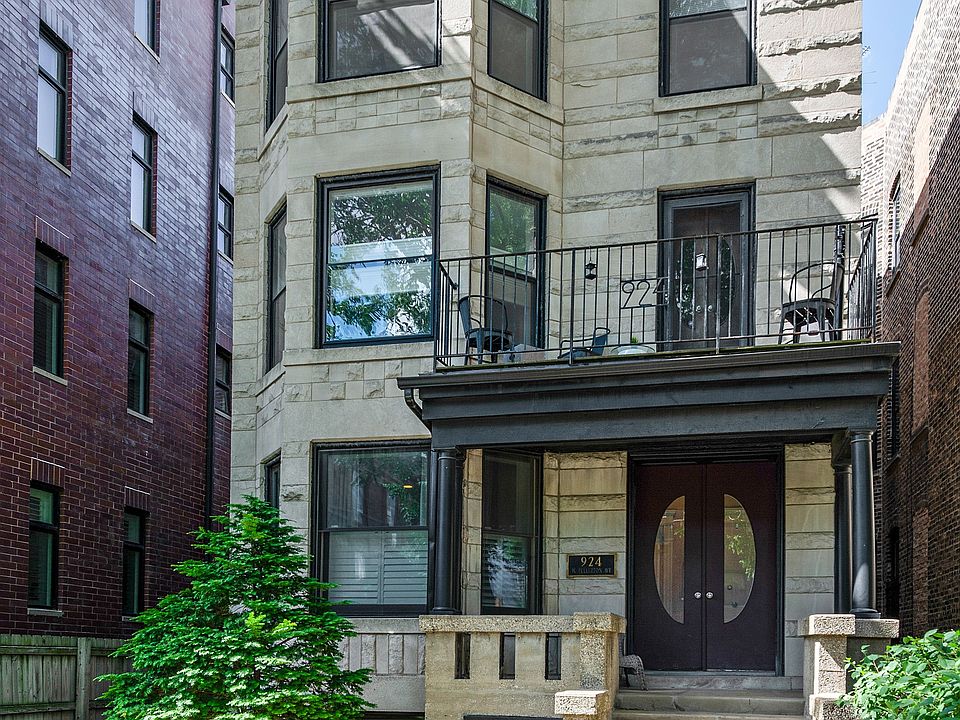 1st image of 924 W Fullerton Ave #3