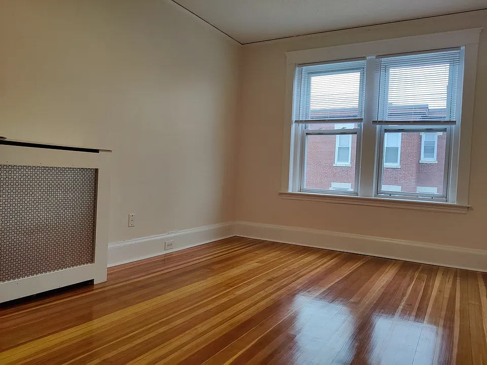 8 Barrows St #1