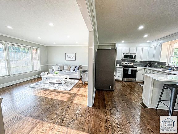 4th image of 816 Dogwood Dr
