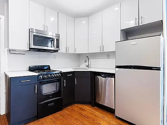 2nd image of 165 W 127th St APT 1B